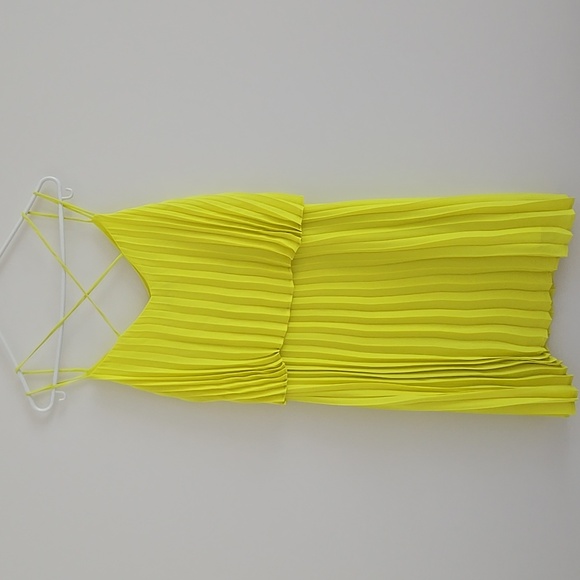 Fluorescent Yellow Pleated Dress - Picture 4 of 4